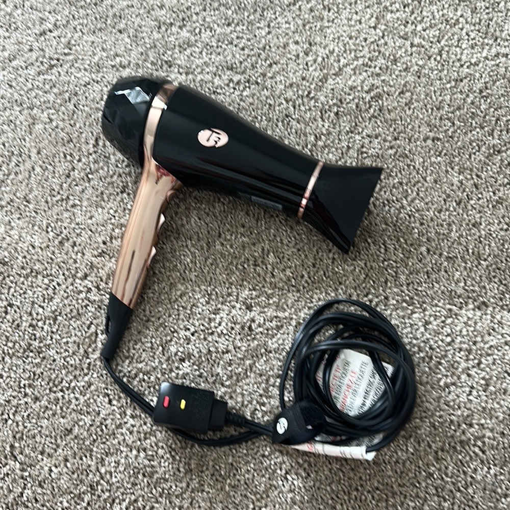 T3 Featherweight Blow Dryer